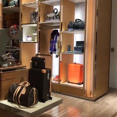 Bag Display Store Fitouts med LED -lys