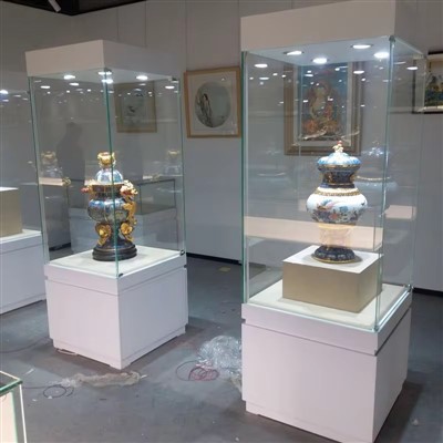 Museumsutstillingshyller