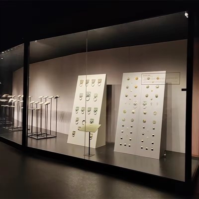 Museumsutstillingsskap i flere-lag